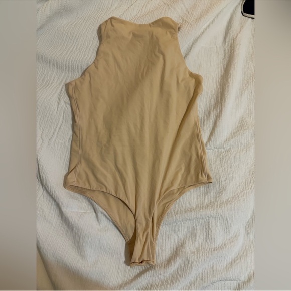 SKIMS Nude Thong Body Suit Size Large - Picture 3 of 5